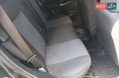 Внедорожник / Кроссовер Toyota RAV4 2006 в 