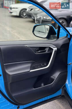 Внедорожник / Кроссовер Toyota RAV4 2019 в 