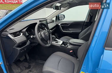 Внедорожник / Кроссовер Toyota RAV4 2019 в 