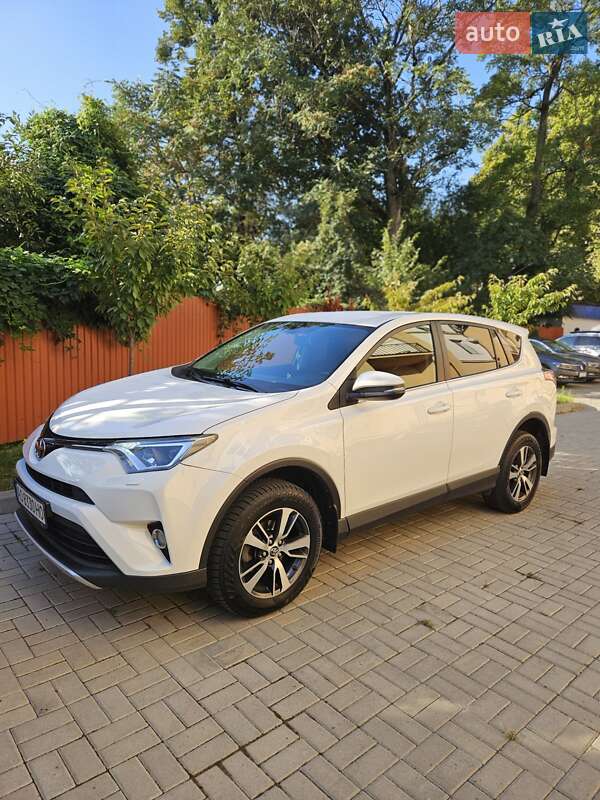 Внедорожник / Кроссовер Toyota RAV4 2016 в Мукачево