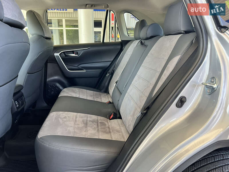 Внедорожник / Кроссовер Toyota RAV4 2021 в Николаеве