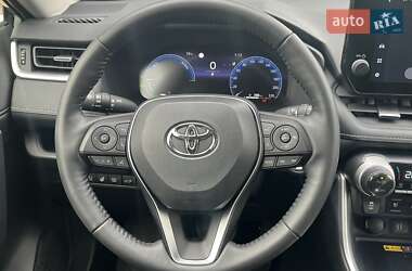 Позашляховик / Кросовер Toyota RAV4 2023 в  фото 13 Позашляховик / Кросовер Toyota RAV4 2023 в
