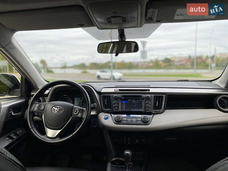 Внедорожник / Кроссовер Toyota RAV4 2016 в Виннице