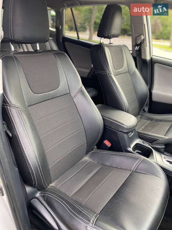 Внедорожник / Кроссовер Toyota RAV4 2016 в Виннице