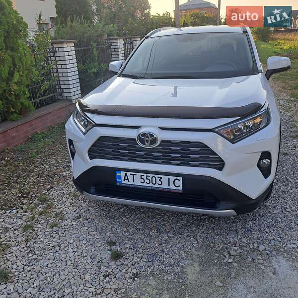Внедорожник / Кроссовер Toyota RAV4 2019 в Ивано-Франковске