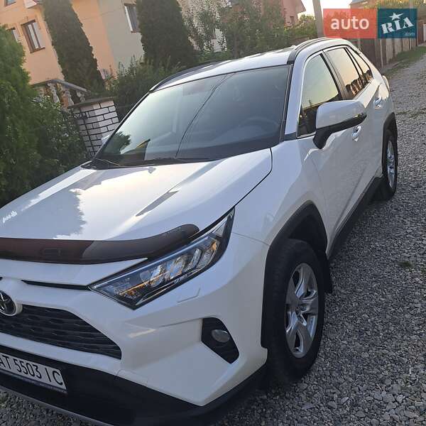 Внедорожник / Кроссовер Toyota RAV4 2019 в Ивано-Франковске