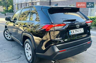 Позашляховик / Кросовер Toyota RAV4 2019 в Кам'янському
