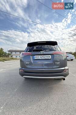 Внедорожник / Кроссовер Toyota RAV4 2017 в 