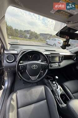 Внедорожник / Кроссовер Toyota RAV4 2017 в 