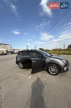 Внедорожник / Кроссовер Toyota RAV4 2017 в 
