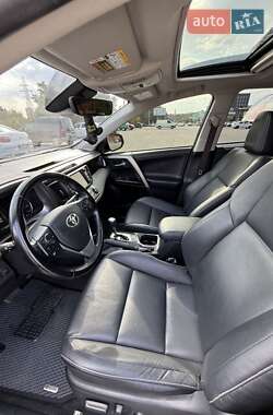 Внедорожник / Кроссовер Toyota RAV4 2017 в 