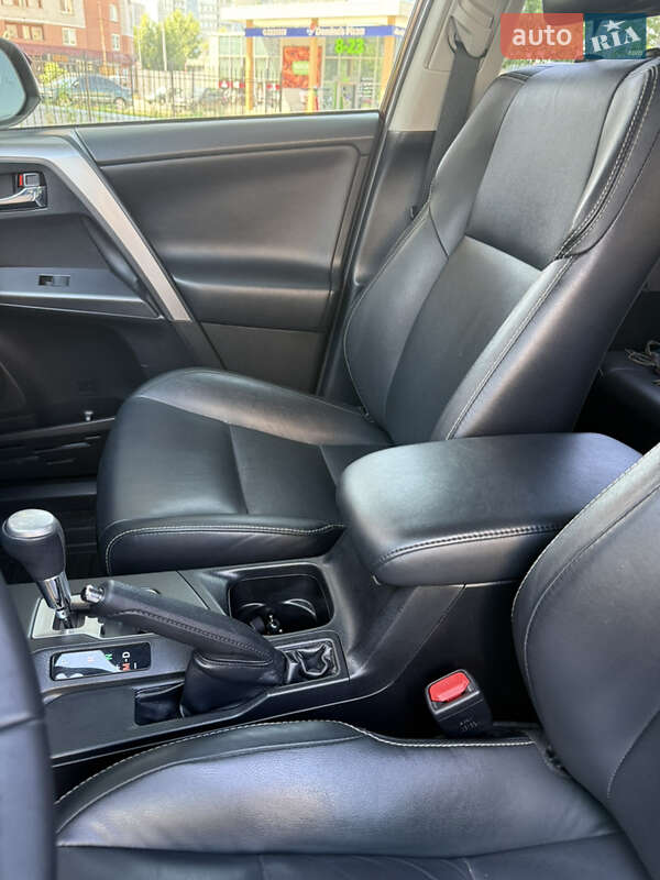 Позашляховик / Кросовер Toyota RAV4 2015 в Києві фото 12 Позашляховик / Кросовер Toyota RAV4 2015 в Києві