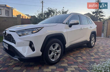 Внедорожник / Кроссовер Toyota RAV4 2020 в Киеве
