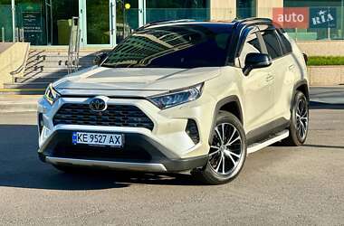 Позашляховик / Кросовер Toyota RAV4 2018 в Дніпрі