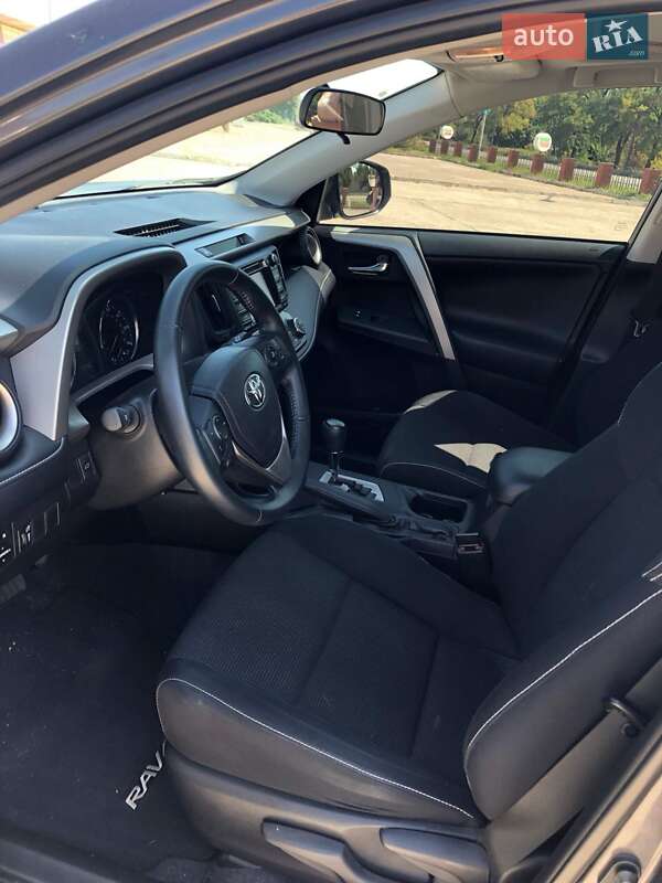 Внедорожник / Кроссовер Toyota RAV4 2016 в Никополе
