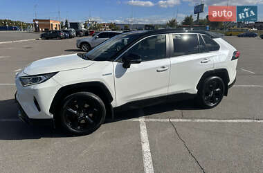 Внедорожник / Кроссовер Toyota RAV4 2020 в Киеве