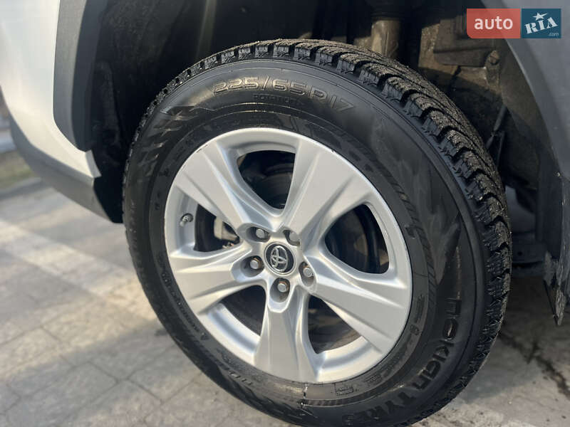 Внедорожник / Кроссовер Toyota RAV4 2019 в Тернополе