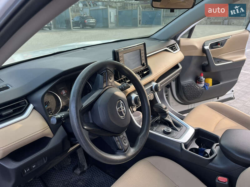Внедорожник / Кроссовер Toyota RAV4 2019 в Тернополе