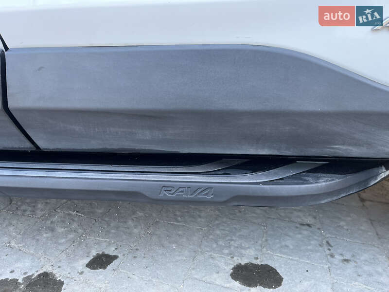 Внедорожник / Кроссовер Toyota RAV4 2019 в Тернополе