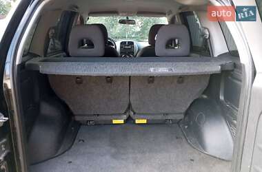 Внедорожник / Кроссовер Toyota RAV4 2004 в 