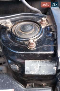 Внедорожник / Кроссовер Toyota RAV4 2004 в 