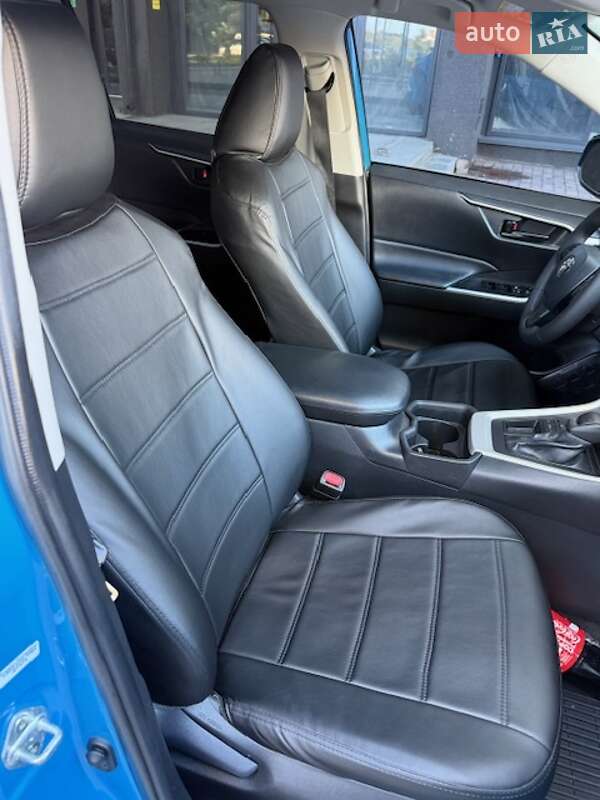 Позашляховик / Кросовер Toyota RAV4 2021 в Києві