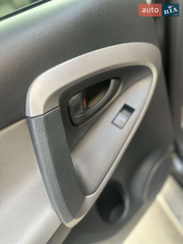 Внедорожник / Кроссовер Toyota RAV4 2008 в Львове
