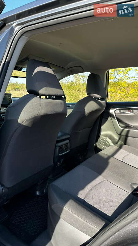 Позашляховик / Кросовер Toyota RAV4 2020 в Кривому Розі