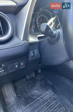 Внедорожник / Кроссовер Toyota RAV4 2014 в 