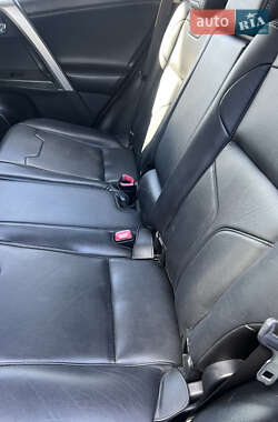 Внедорожник / Кроссовер Toyota RAV4 2014 в 