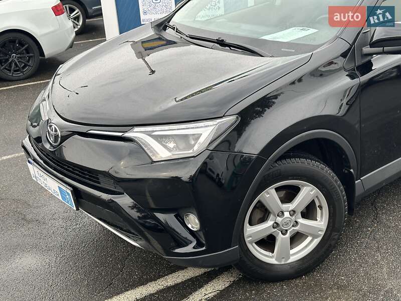 Внедорожник / Кроссовер Toyota RAV4 2016 в Киеве