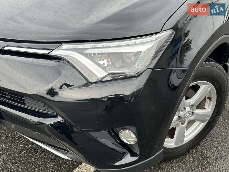 Внедорожник / Кроссовер Toyota RAV4 2016 в Киеве