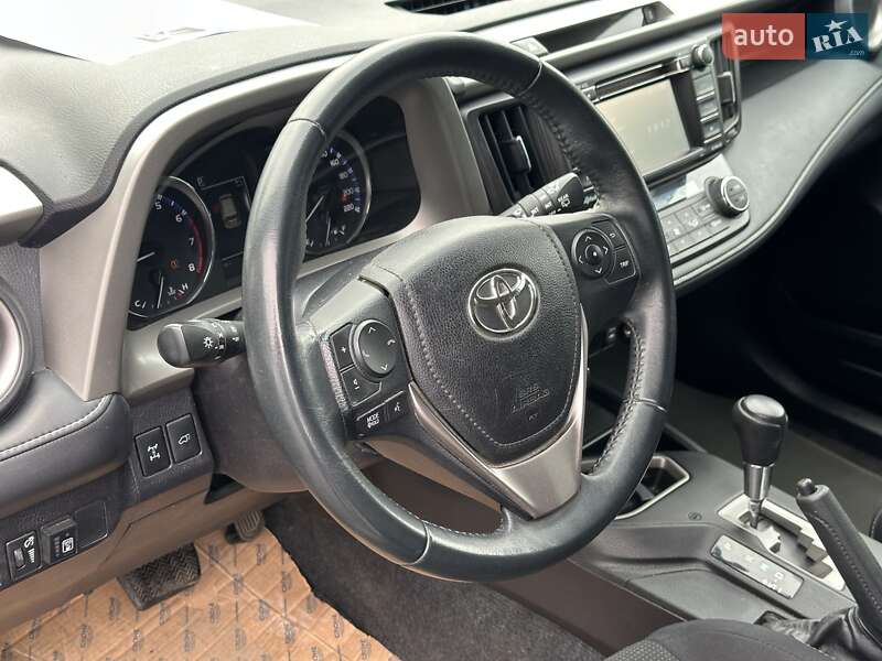 Внедорожник / Кроссовер Toyota RAV4 2016 в Киеве