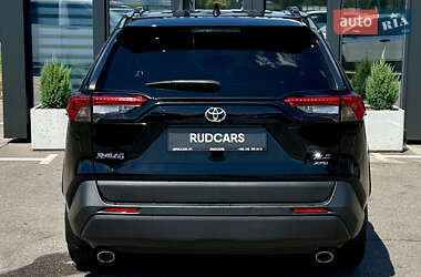 Внедорожник / Кроссовер Toyota RAV4 2019 в 