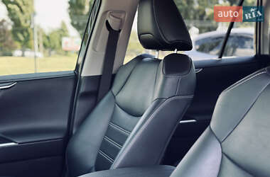 Внедорожник / Кроссовер Toyota RAV4 2019 в 