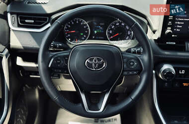 Внедорожник / Кроссовер Toyota RAV4 2019 в 