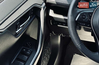 Внедорожник / Кроссовер Toyota RAV4 2019 в 