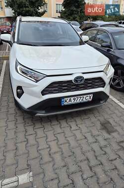 Внедорожник / Кроссовер Toyota RAV4 2021 в Киеве