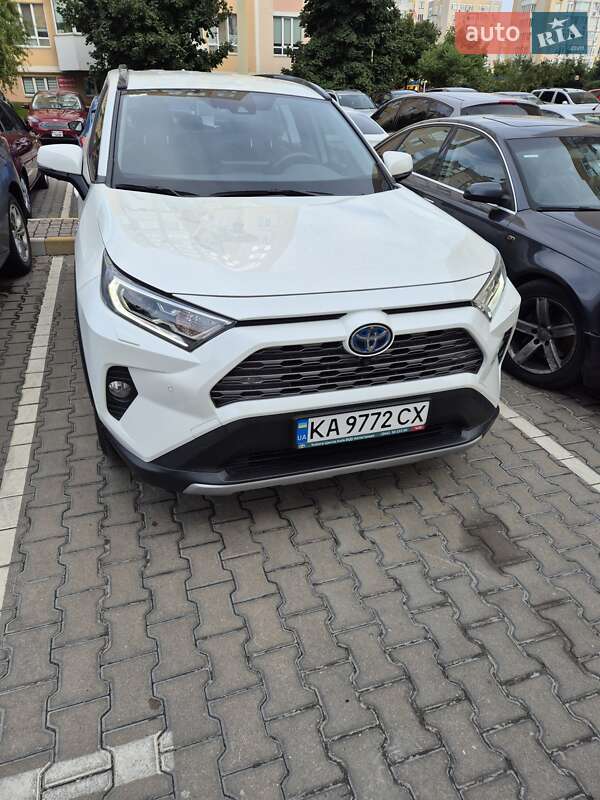 Внедорожник / Кроссовер Toyota RAV4 2021 в Киеве