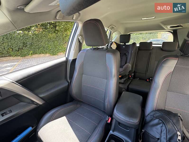 Внедорожник / Кроссовер Toyota RAV4 2016 в Одессе