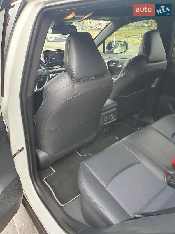 Внедорожник / Кроссовер Toyota RAV4 2019 в Днепре