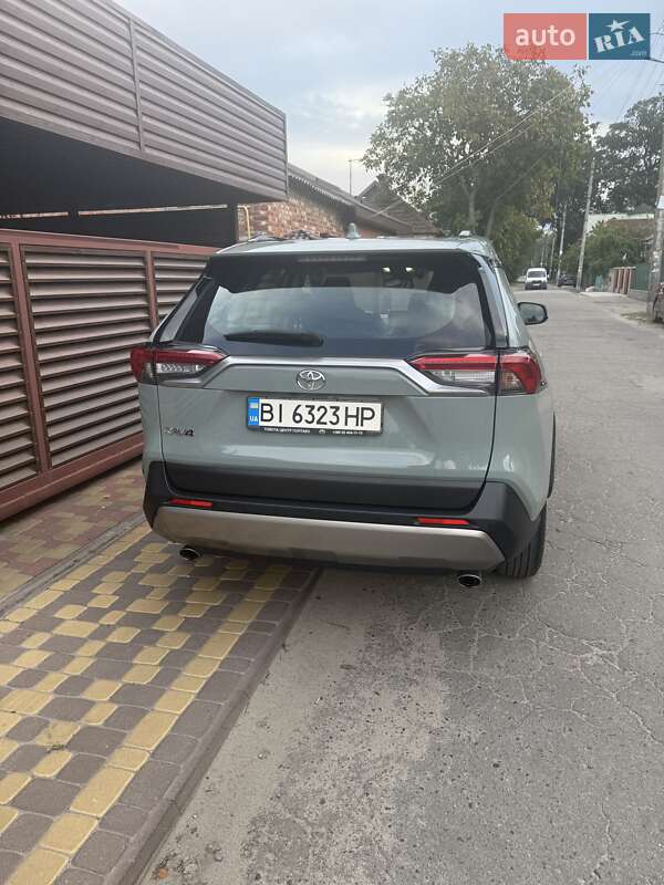 Внедорожник / Кроссовер Toyota RAV4 2022 в Полтаве
