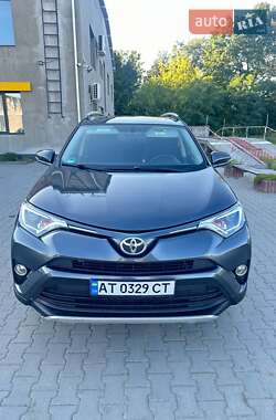 Внедорожник / Кроссовер Toyota RAV4 2015 в 