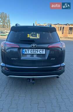 Внедорожник / Кроссовер Toyota RAV4 2015 в 