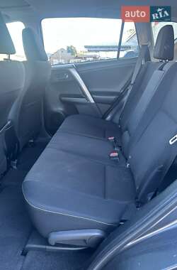Внедорожник / Кроссовер Toyota RAV4 2015 в 