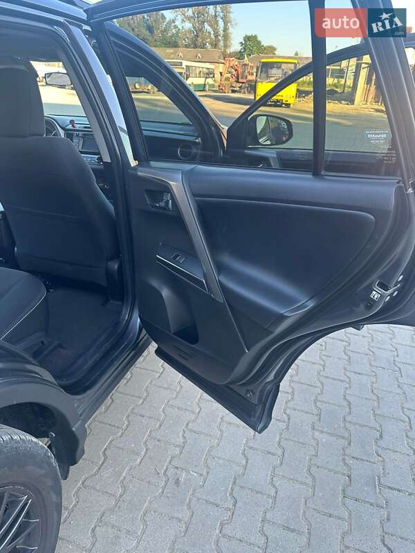 Внедорожник / Кроссовер Toyota RAV4 2015 в Коломые