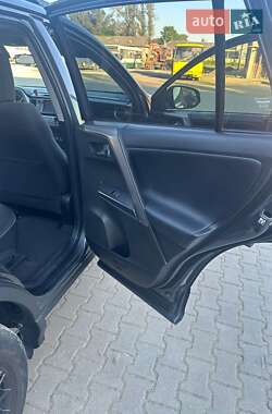 Внедорожник / Кроссовер Toyota RAV4 2015 в 