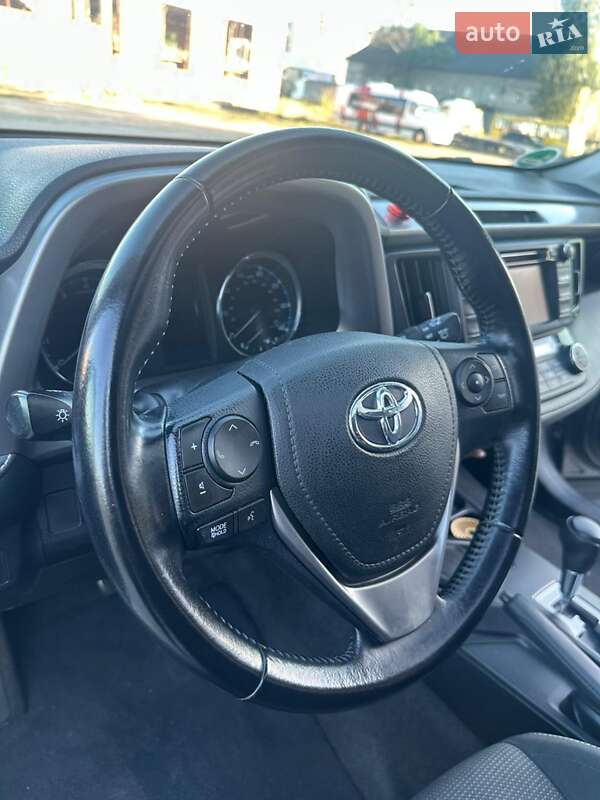 Внедорожник / Кроссовер Toyota RAV4 2015 в Коломые