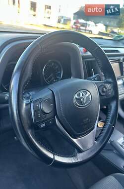 Внедорожник / Кроссовер Toyota RAV4 2015 в 