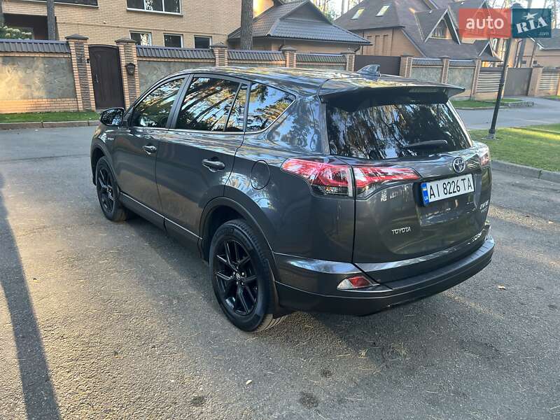 Внедорожник / Кроссовер Toyota RAV4 2018 в Чернигове